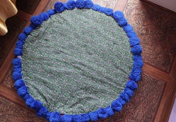 Как сделать коврик из помпонов своими руками?