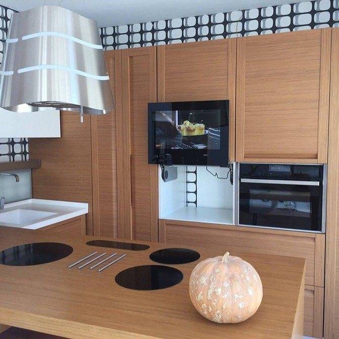 Телевизор для кухни – как правильно выбрать и разместить
