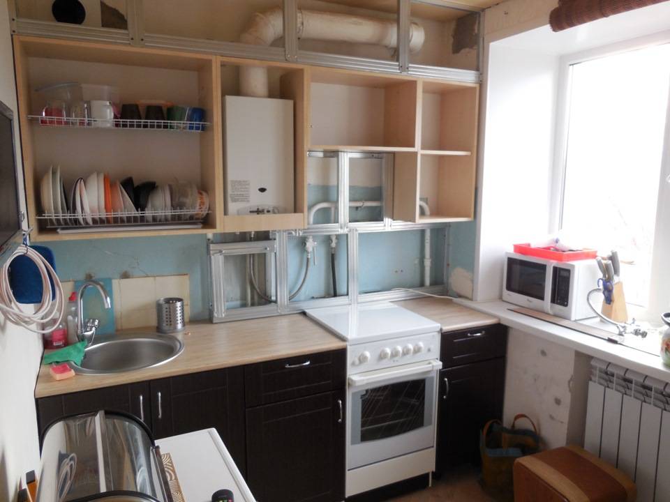 Кухня в хрущевке с газовой колонкой: варианты размещения, 37 фото