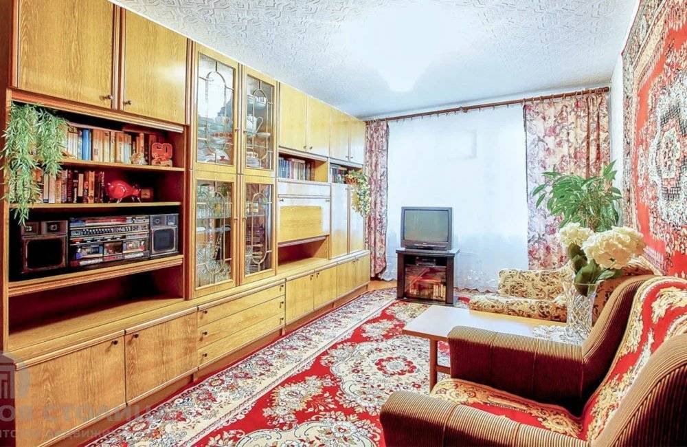 Как расположить элементы декора на полках и стеллажах?