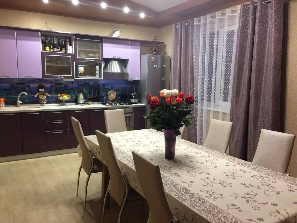 Римские шторы на кухню: виды, дизайн, цветовая гамма, комбинирование, декор